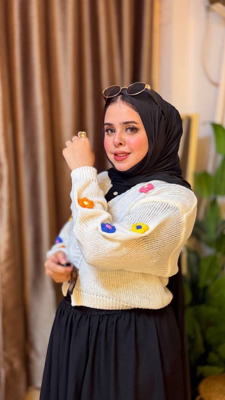 Floral Bloom Chunky Knit Cardigan – White with 3D Crochet Flowers - Image 3